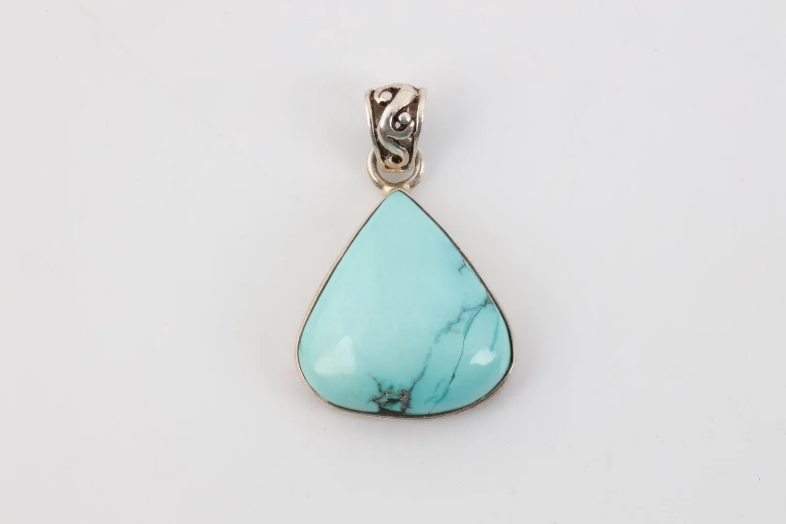 925 Silver 40.60tcw Turquoise Pendant (6.32g.)