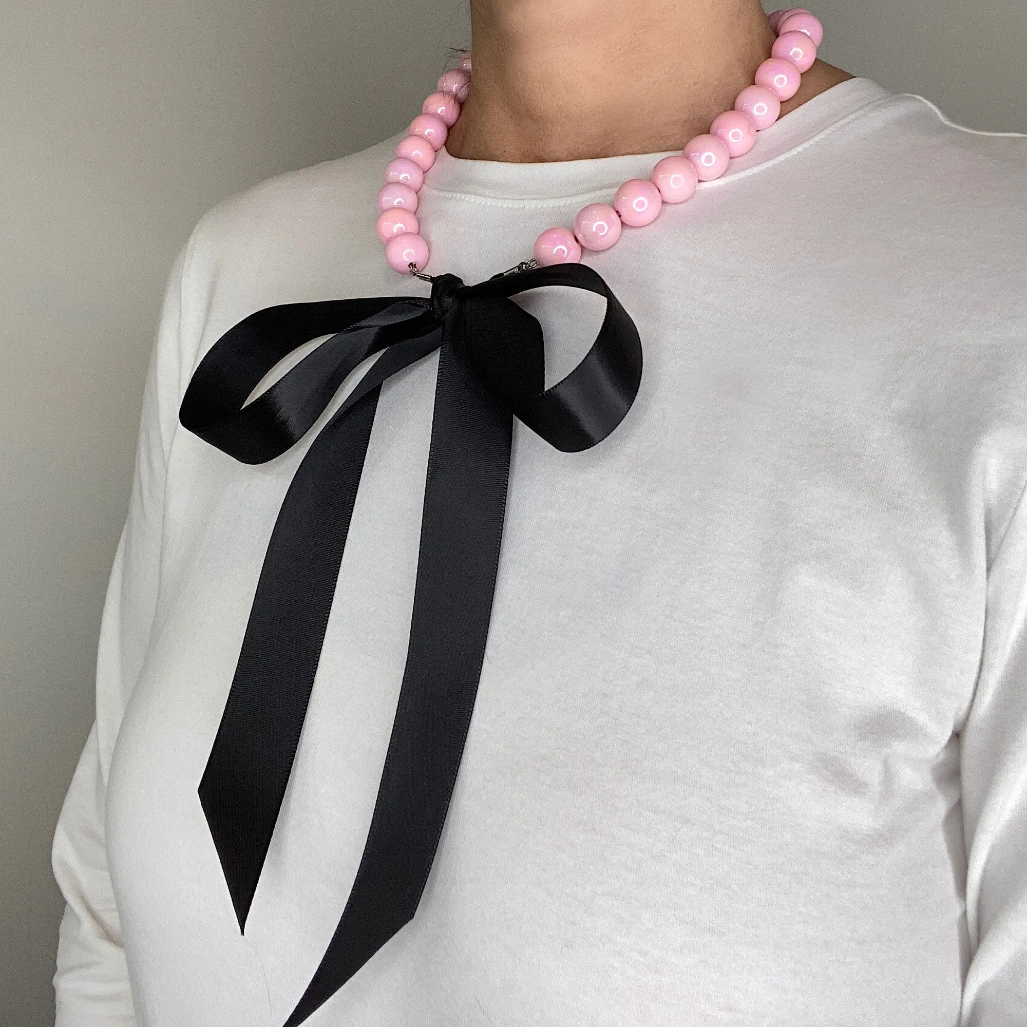 DELORES pearl ribbon necklace (more pearl colours available)