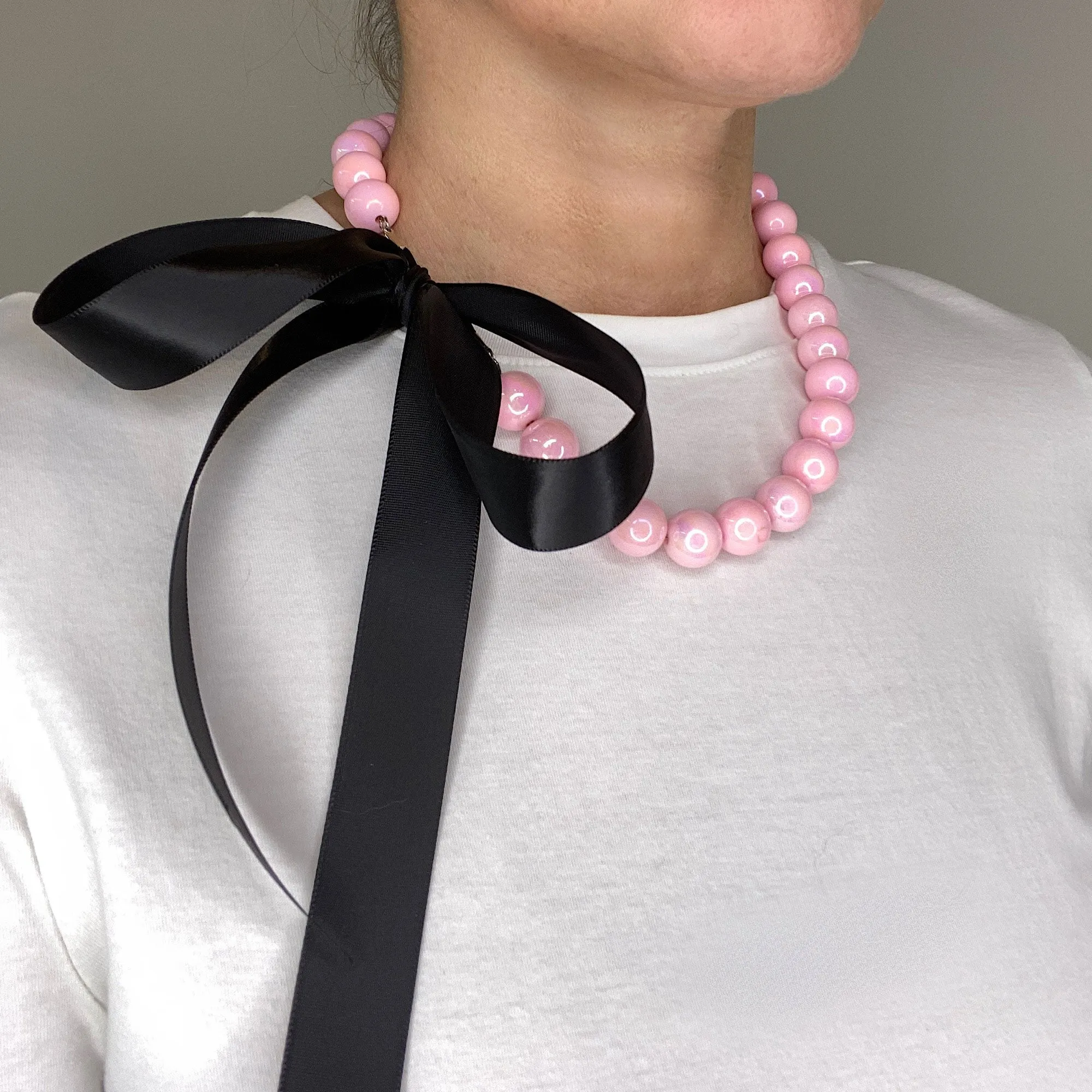 DELORES pearl ribbon necklace (more pearl colours available)