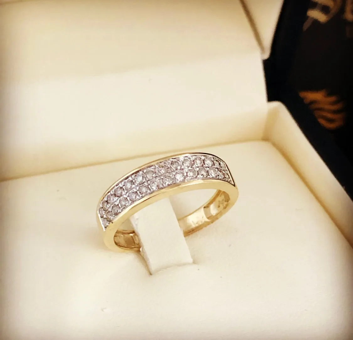 Diamond wedding band