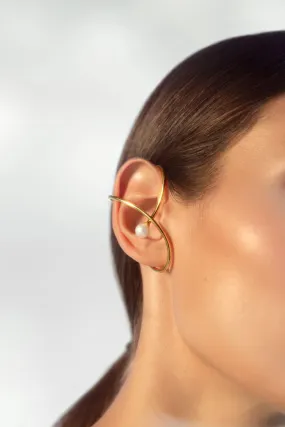 Gold ear-cuff with pearl