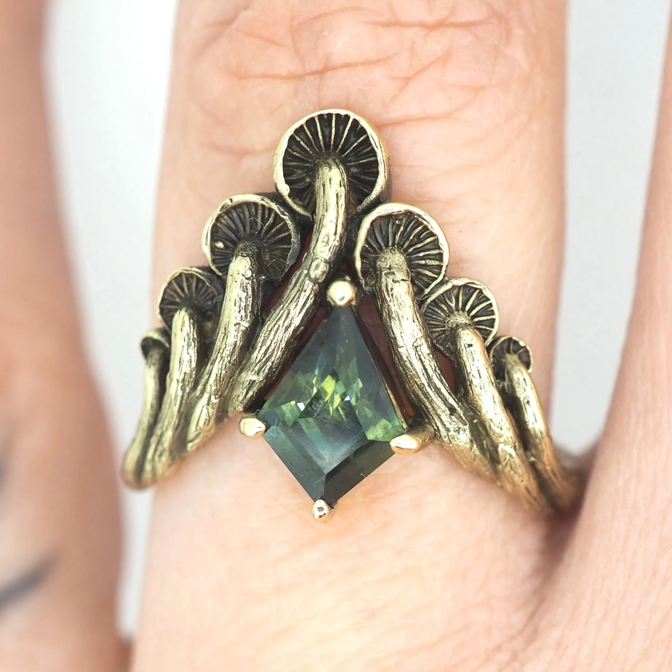 Large mushroom peak Ring