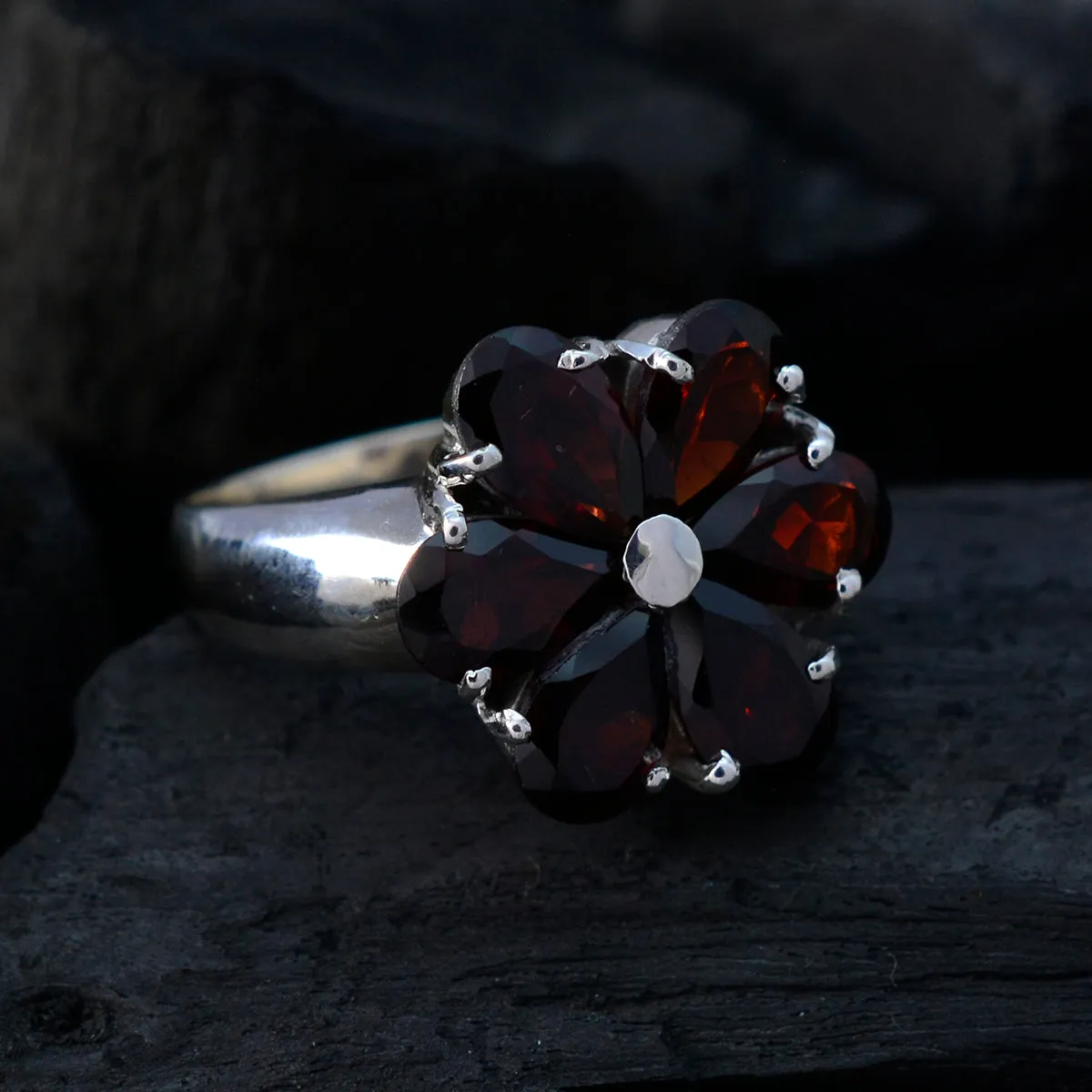 Riyo Drop-Dead Gemstone Garnet 925 Sterling Silver Ring Engagement