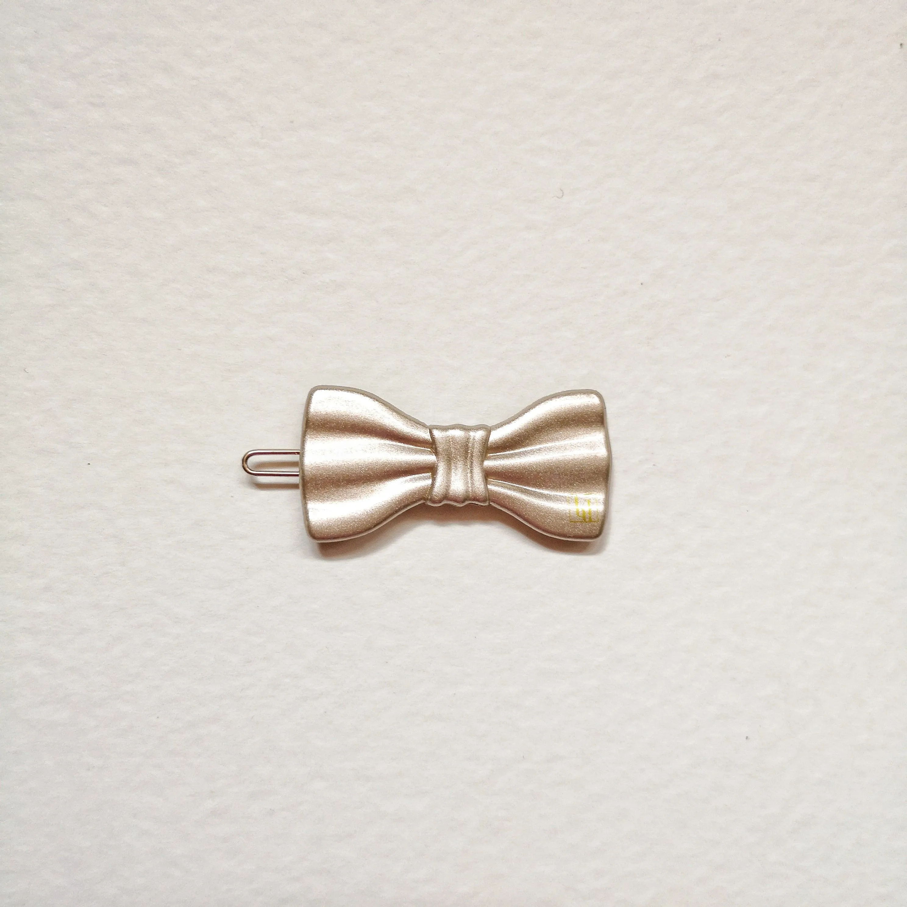 Small bow clip-Beige gloss